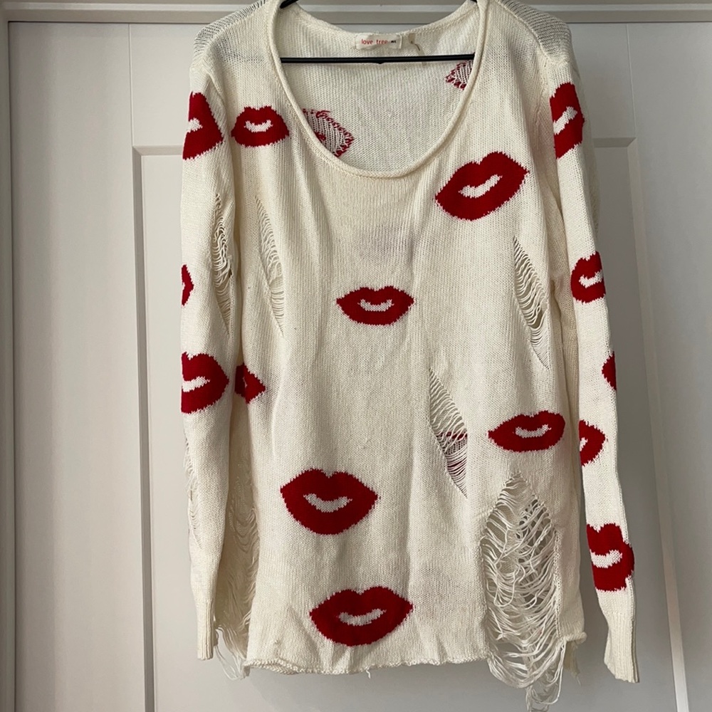 Distressed sweater with lips.